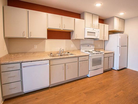 4th image of 703 W Main St #302