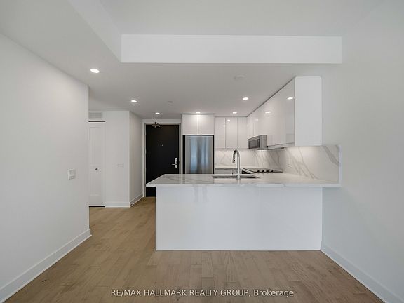 4th image of 180 George St #2008