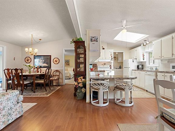 5th image of 7701 Central Saanich Rd #111