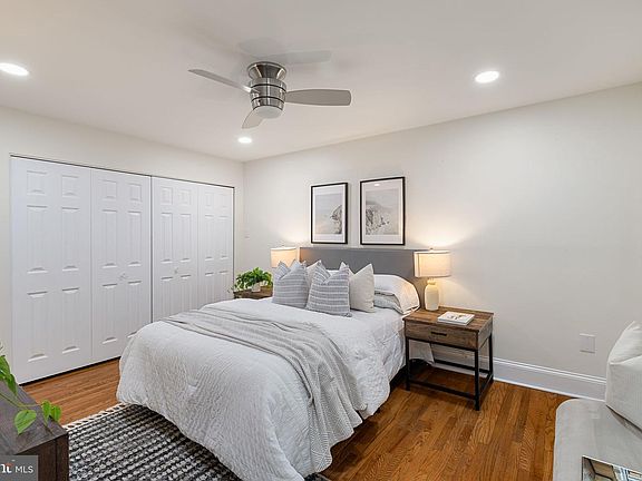 4th image of 1914 Fairmount Ave #4