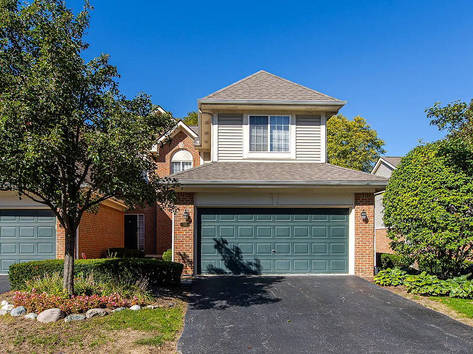 521 James Cir