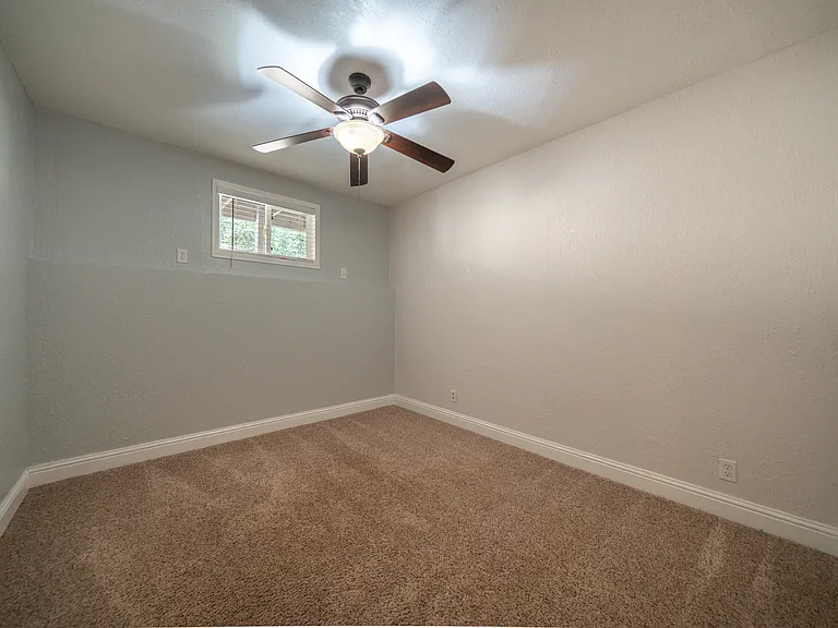 17659 Melwood Ln — Photo 32