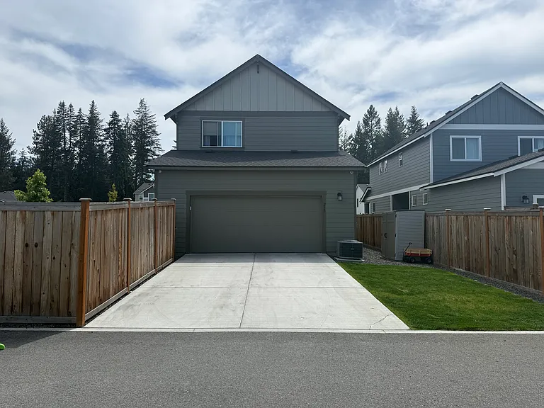 255 E Sandmyrtle Ave — Photo 3