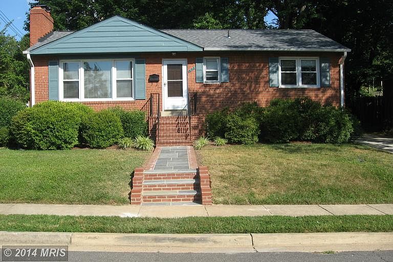 2nd image of 895 N Nottingham St