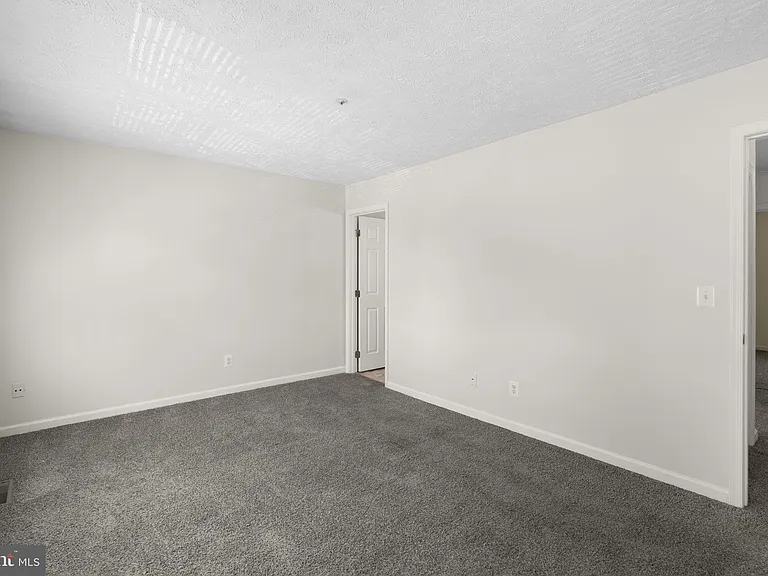 1043 Debbie Ave — Photo 18