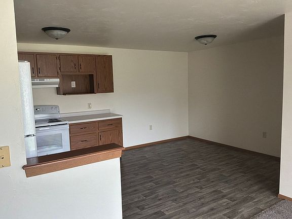 2nd image of 559 S Main St #1
