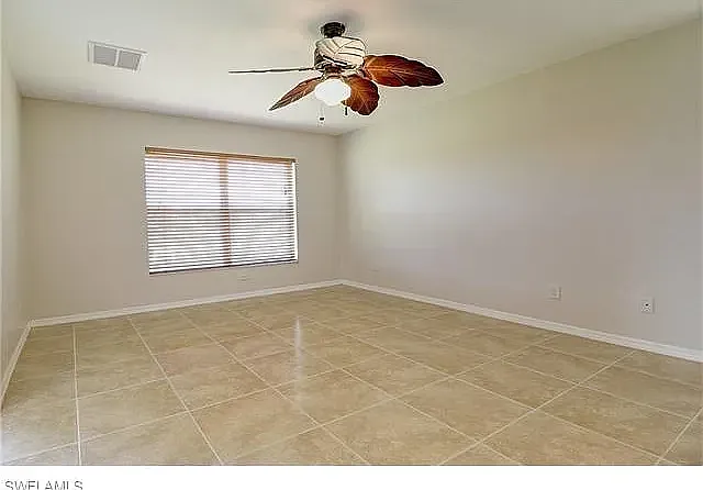 469 Rayford St — Photo 3