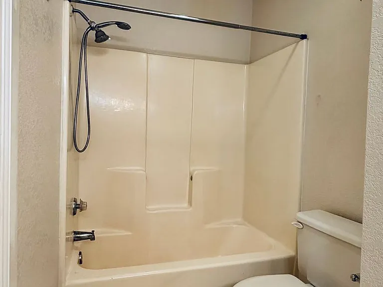 255 E Upjohn Ave — Photo 6