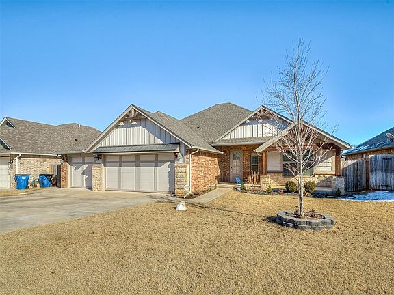 3rd image of 1400 N Wisteria Ter