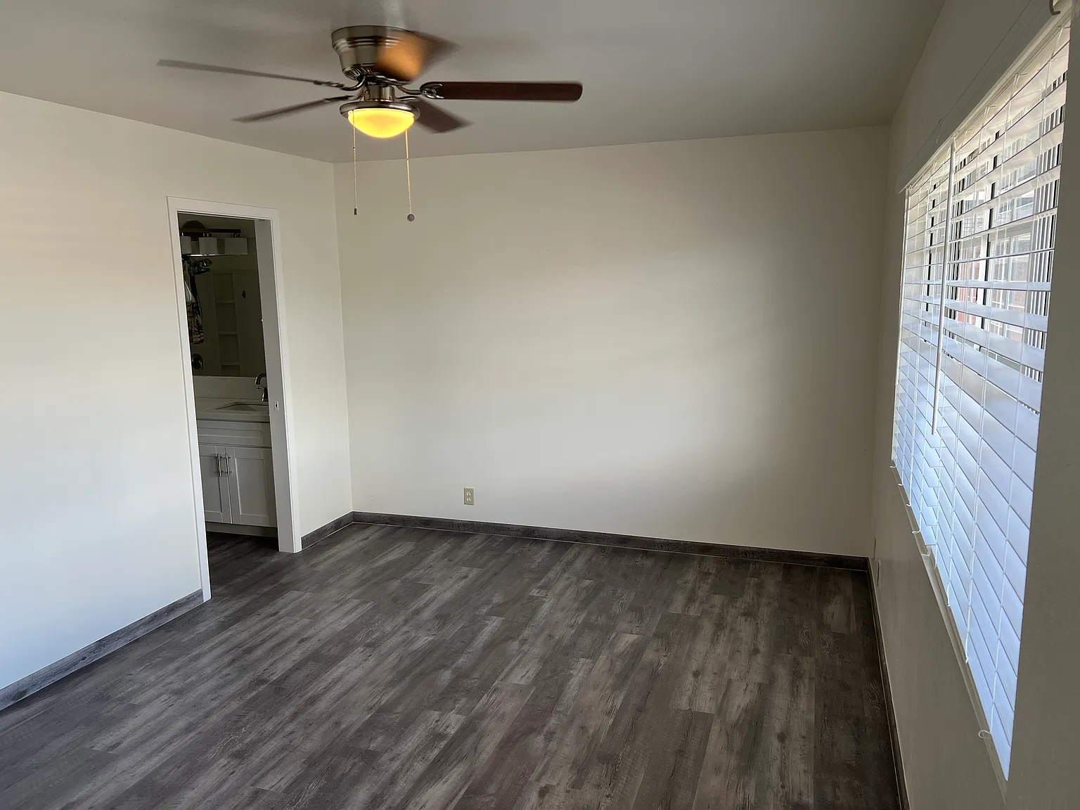 3 bed, 2.5 bath, 1364 sqft, $3,900 — Photo 3