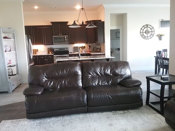 5th image of 18348 Astor Dr
