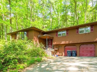 7 Woodlawn Dr, Sturbridge, MA 01566