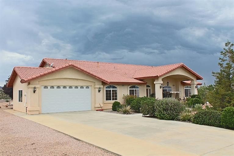 1st image of 8474 Skyline Dr