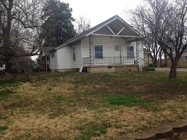2nd image of 627 W Olive St