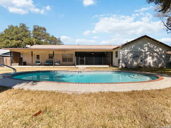 414 SPACEWAY DR, Windcrest, TX 78239