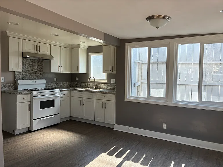 941 N Alameda Ave — Photo 7