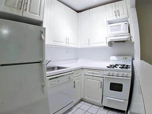 Rented by Urban Real Estate Inc | media 6