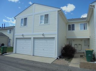441 Meadow Green Ln, Round Lake Beach, IL