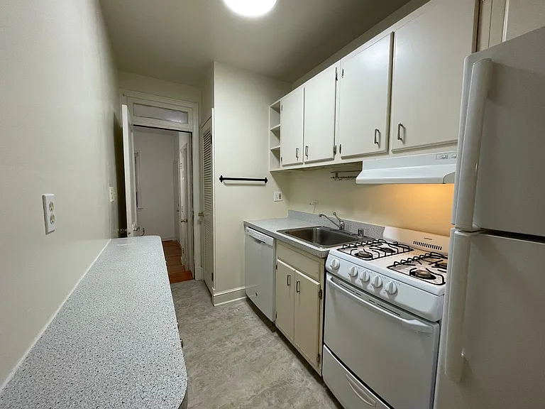 4021 Davis Pl NW — Photo 17