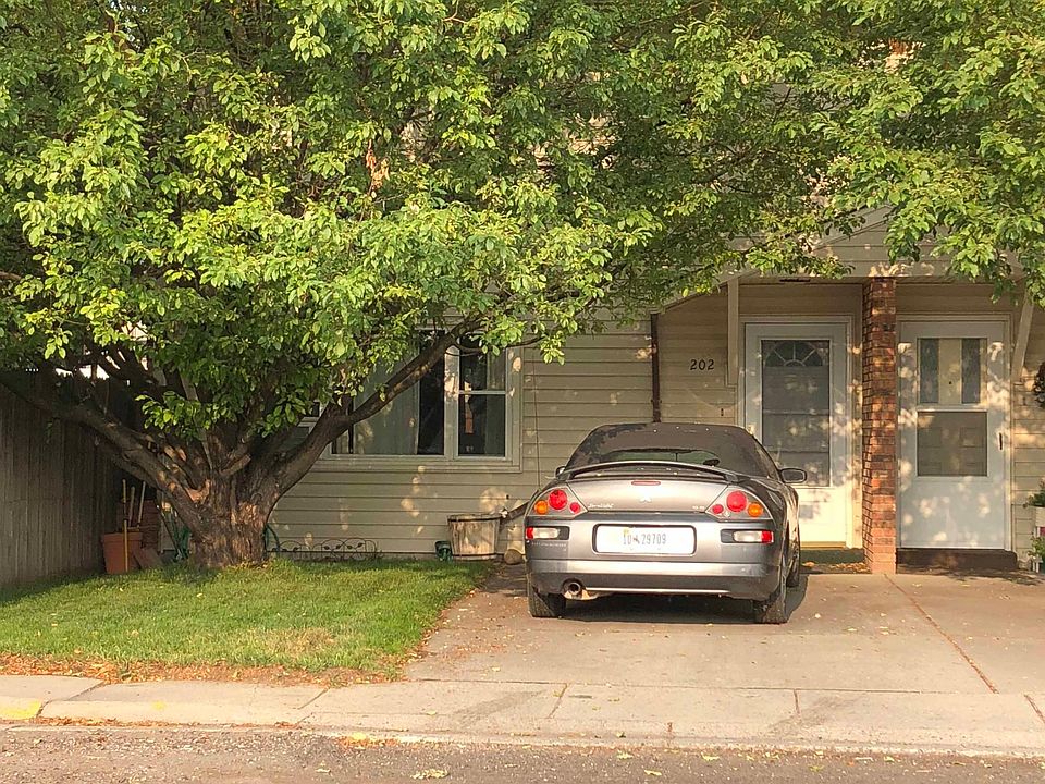 1st image of 202 Parkcrest Way