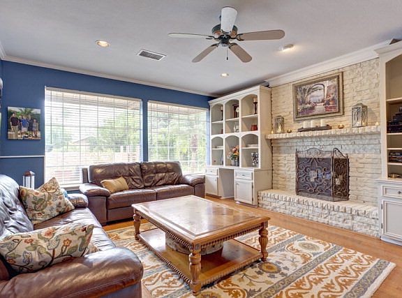 2nd image of 833 Beach Blvd
