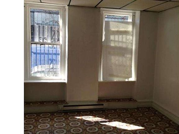 2nd image of 2527 W Jefferson St