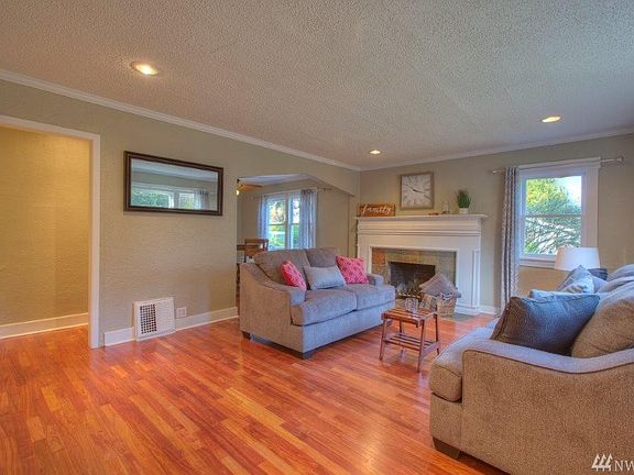 5th image of 1004 S Puget Sound Ave