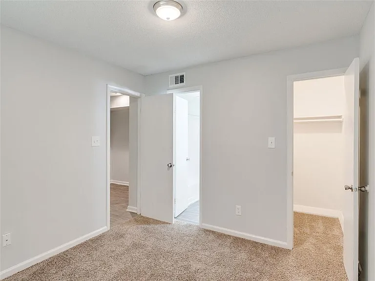 The Hub at 934 Apartments — Photo 13