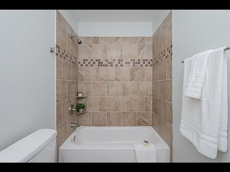 806 Rolling Ridge Dr — Photo 8
