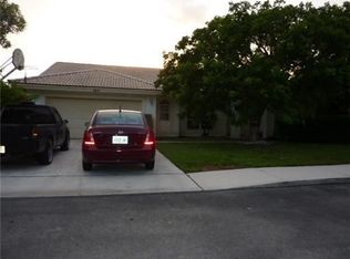 740 SW 93rd Ter, Pembroke Pines, FL 33025