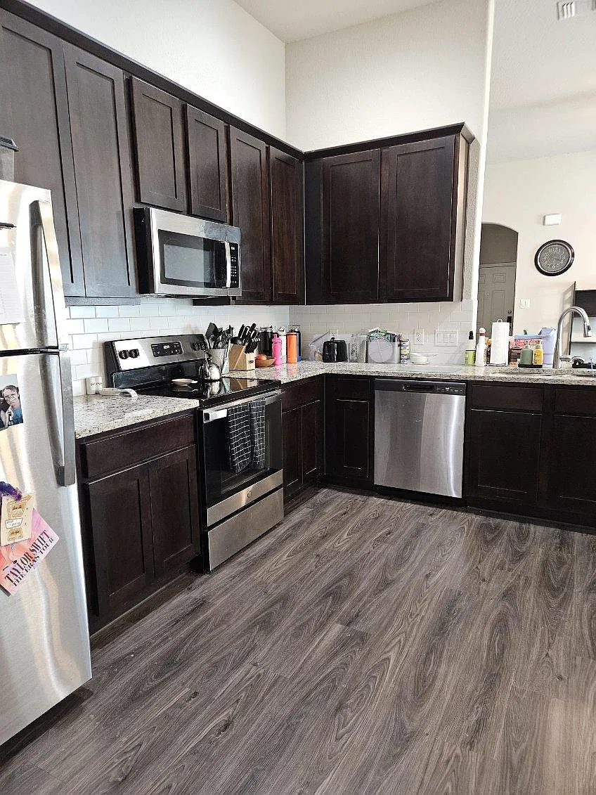 3 bed, 1372 sqft, $1,499 — Photo 2