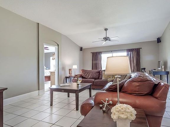4th image of 9922 Stockbridge Dr