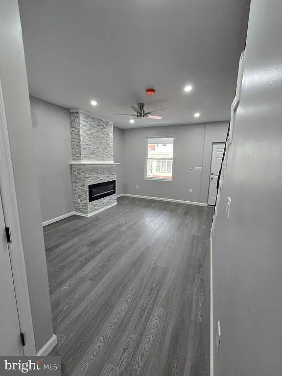 3 bed, 1.5 bath, 990 sqft, $1,850 — Photo 2