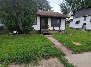 210 Butler Ave, Waterloo, IA 50703