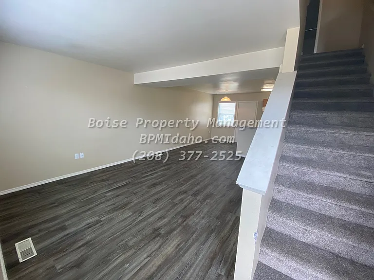 2061 N Gladewater Ave — Photo 2