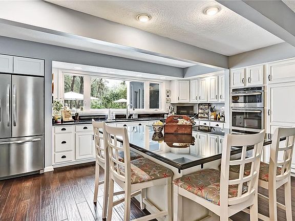 3rd image of 2411 Los Robles Dr