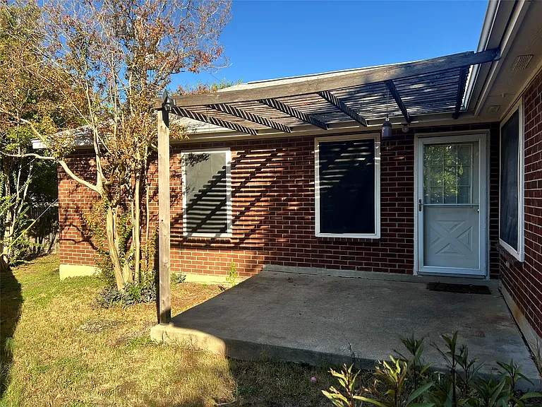 1747 Windy Park Cir — Photo 12