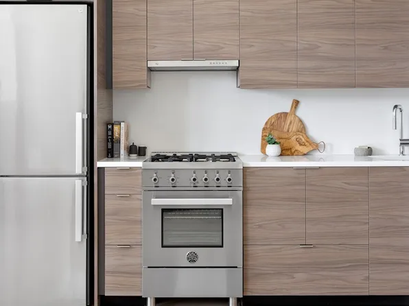 555 West 38th Street image 2 of 6