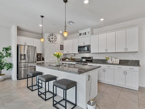 2111 Rosewood Dr, Hollister, CA 95023