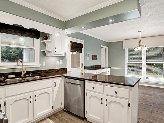 3rd image of 5770 Chester Ct