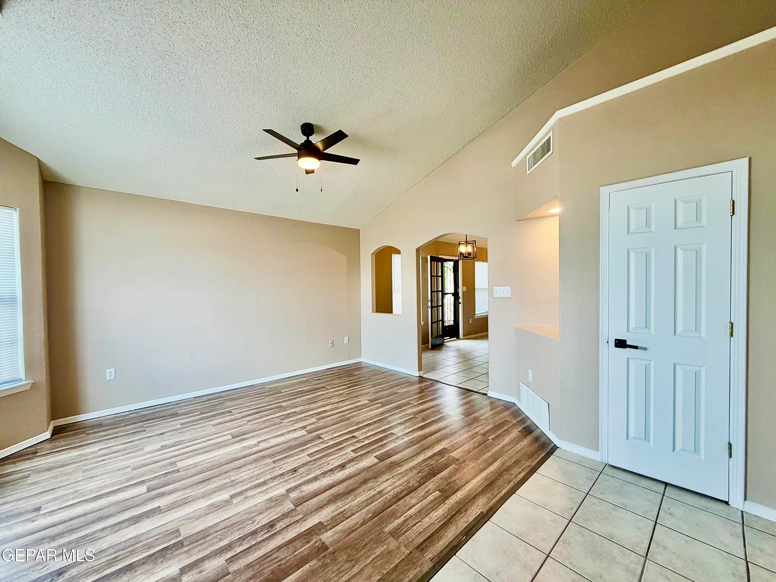 3 bed, 2.0 bath, 1230 sqft, $1,550 — Photo 3