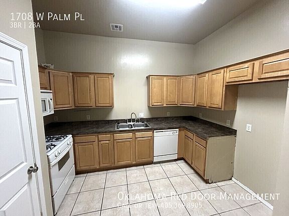 3rd image of 1708 W Palm Pl