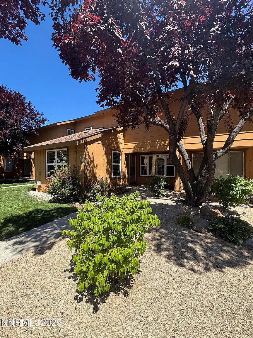 2412 Newcastle Way photo 1