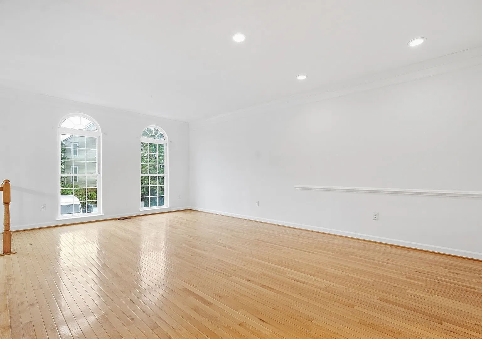 Gorgeous Centreville Townhome with Water Views — Photo 3