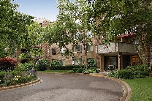 1st image of 945 E Kenilworth Ave Unit 230