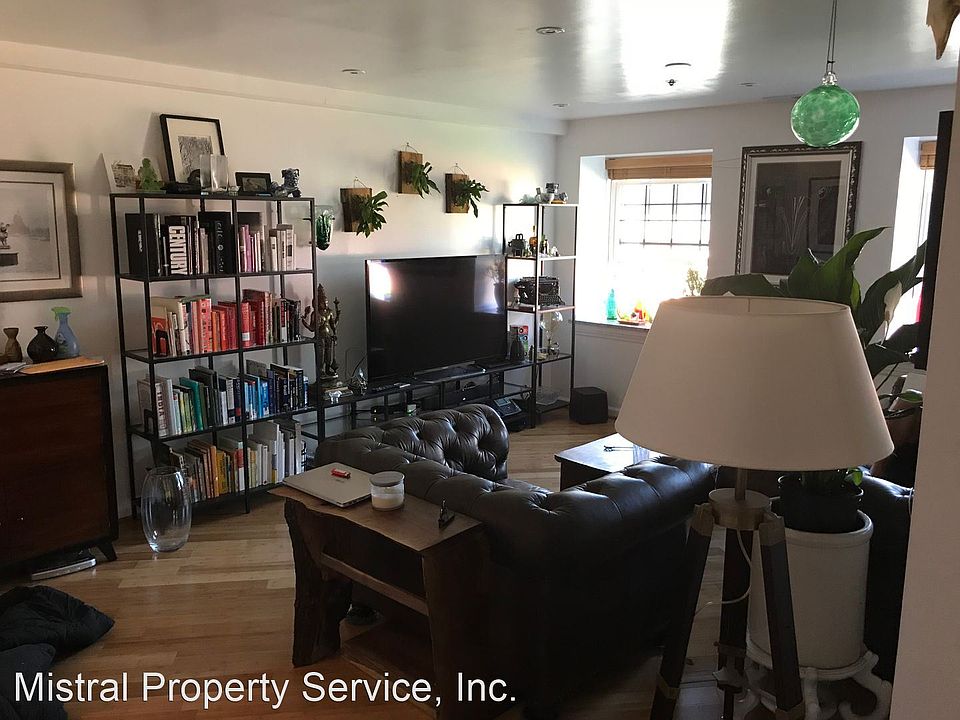 1st image of 70 Johnes St