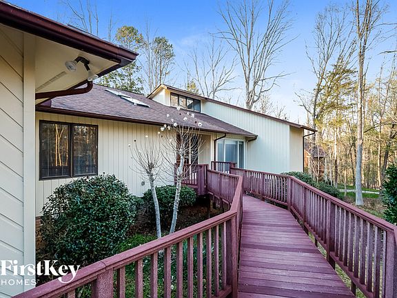 2nd image of 901 Amanda Dr