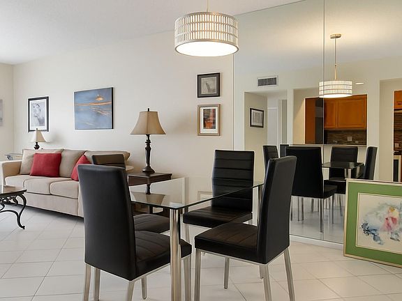 4th image of 4350 Hillcrest Drive #818