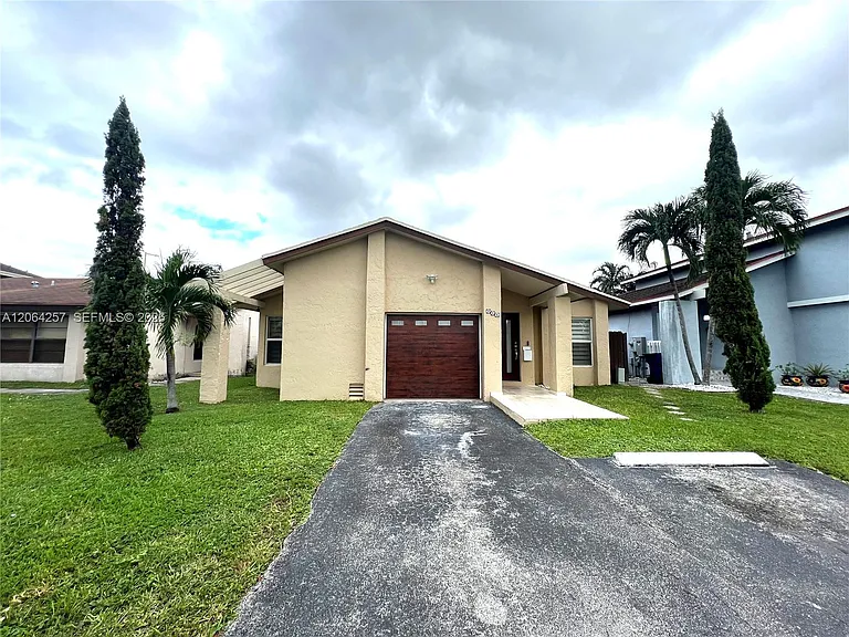 955 NW 106th Avenue Cir — Photo 33