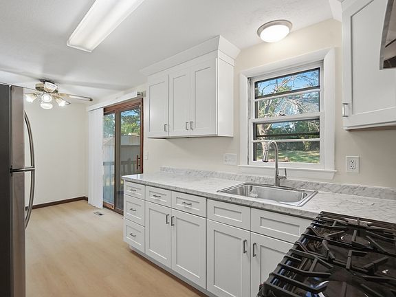 4th image of 74 Leatherleaf Dr